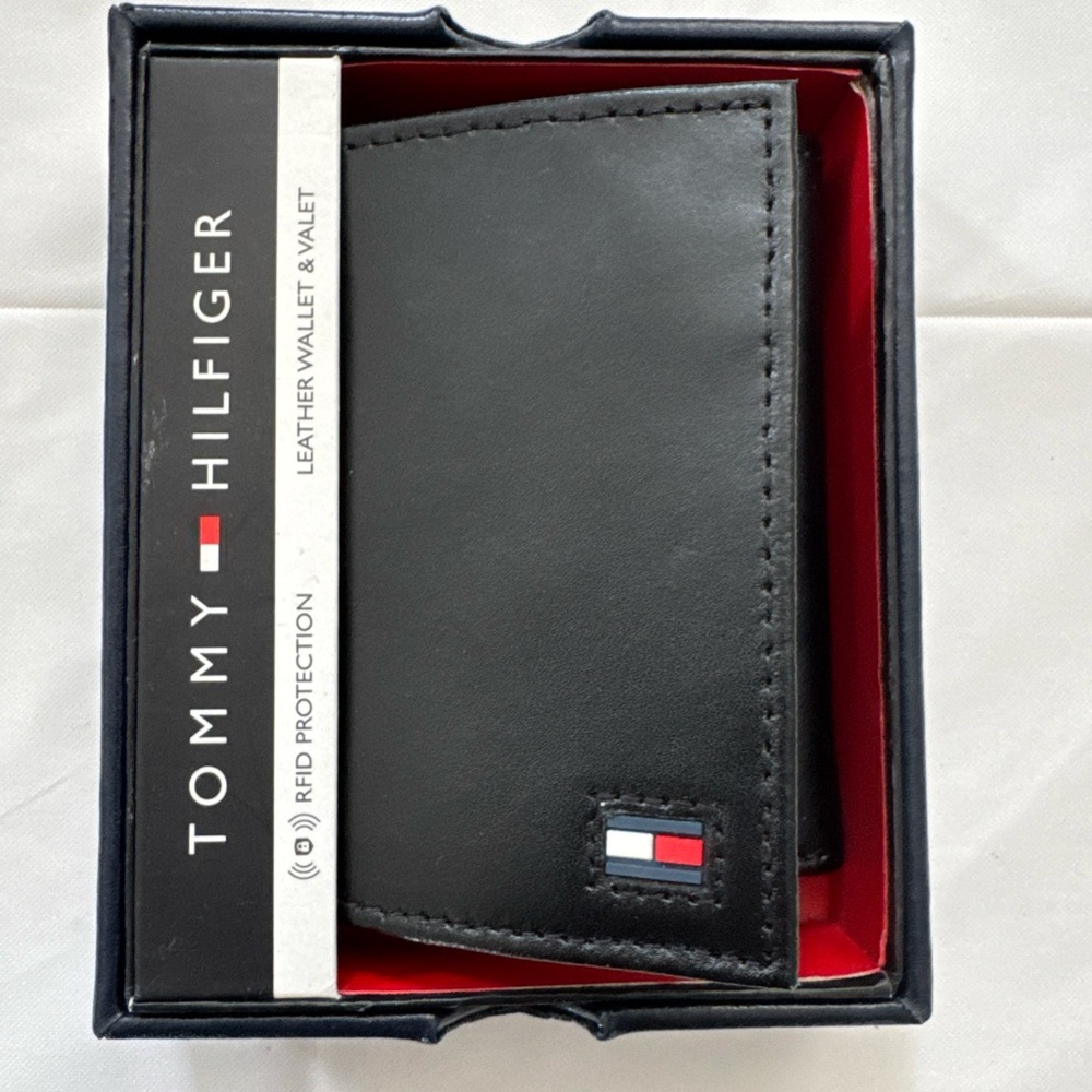 Tommy Hilfiger Black Leather Trifold Wallet & Valet RFID Protection 31HP110019